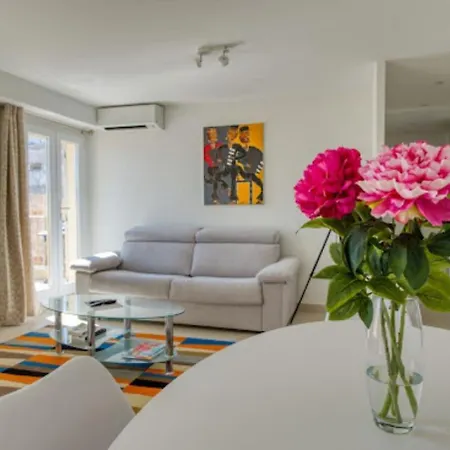 Grand Deux Pieces - Hyper Centre Apartment
