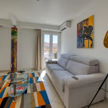 Grand Deux Pieces - Hyper Centre Apartament *