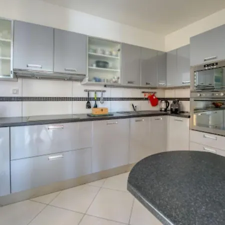 Grand Deux Pieces - Hyper Centre Apartment